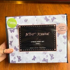 Betsey Johnson Four (4) Piece Sheet Set White Purple Butterflies Standard Twin.